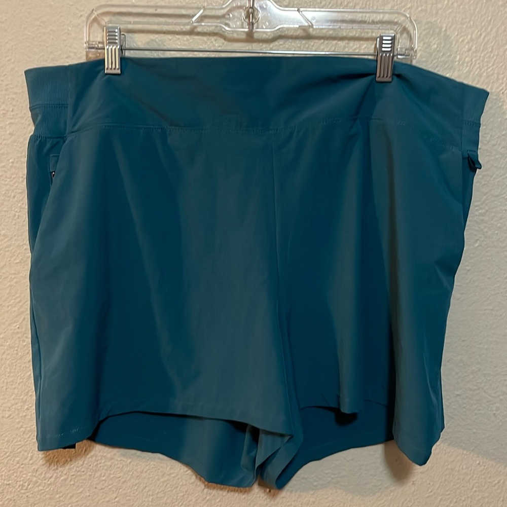 Athleta active shorts women’s plus size 20
